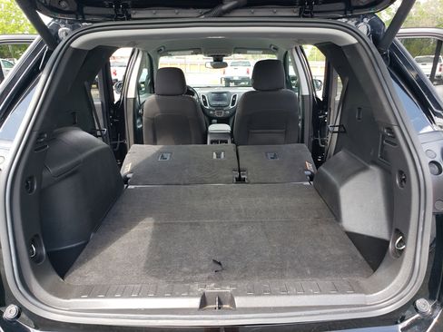 Used 2022 Chevrolet Equinox LT w/ Driver Convenience Package image 12