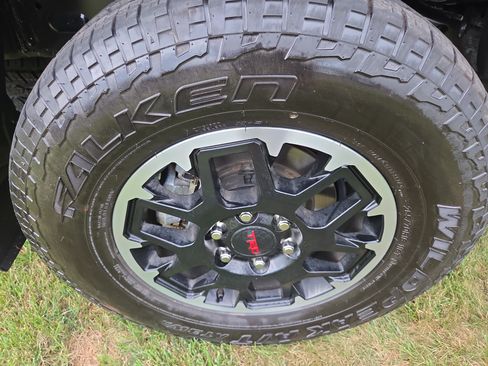 Certified 2025 Toyota Tacoma TRD Off-Road w/ TRD Off Road Upgrade Package AWD/4WD image 10