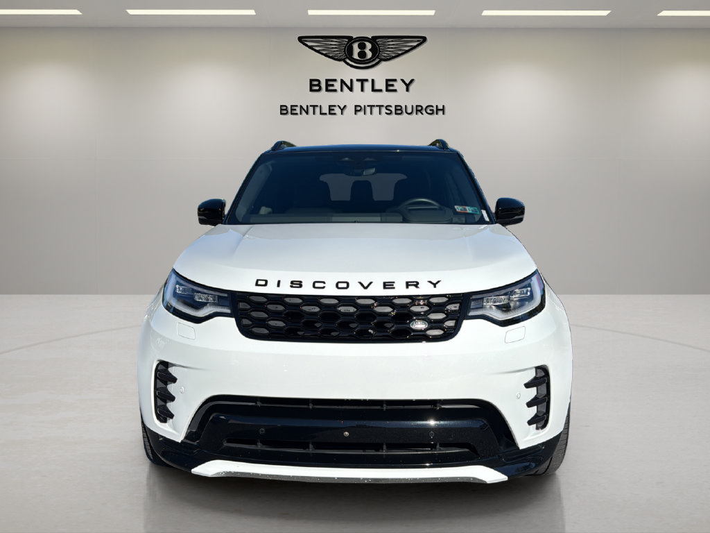 Used 2024 Land Rover Discovery Dynamic SE AWD/4WD image 2