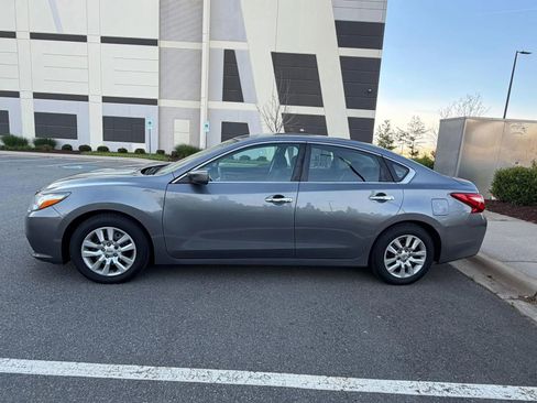 Used 2016 Nissan Altima 2.5 S w/ Power Driver Seat Package image 6