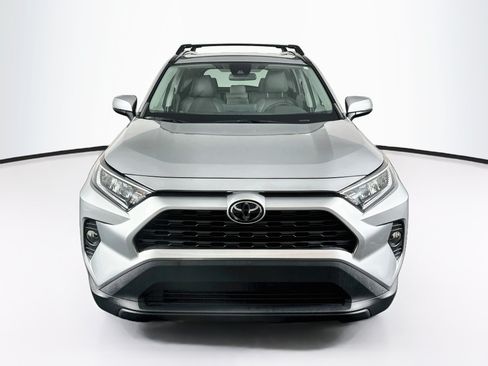 Used 2021 Toyota RAV4 XLE FWD image 2