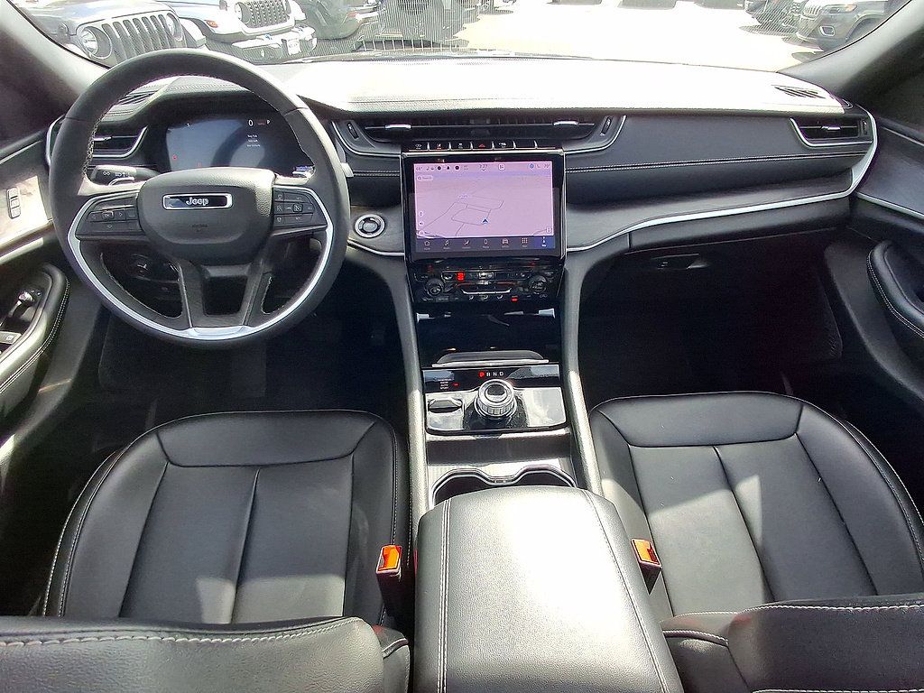Used 2025 Jeep Grand Cherokee L Limited AWD/4WD image 10