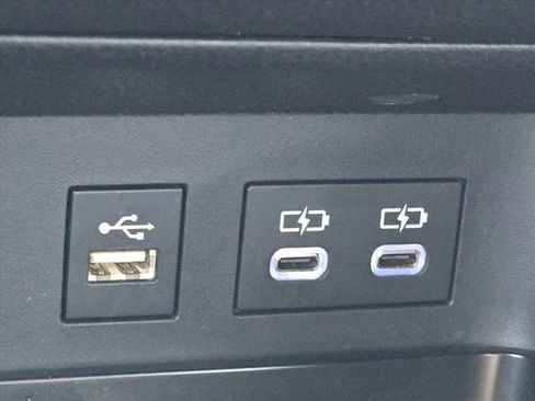 Used 2025 Toyota Camry LE image 32