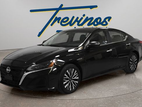 Used 2024 Nissan Altima 2.5 SV FWD image 8