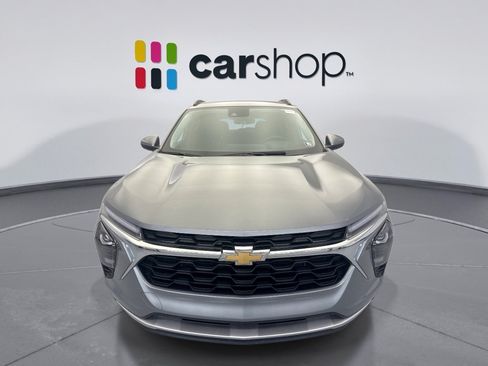 Used 2024 Chevrolet Trax LT w/ Driver Confidence Package FWD image 8
