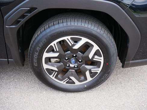 Used 2025 Subaru Forester Premium AWD/4WD image 15