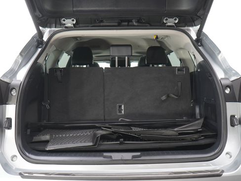 Used 2025 Toyota Highlander XLE AWD/4WD image 20