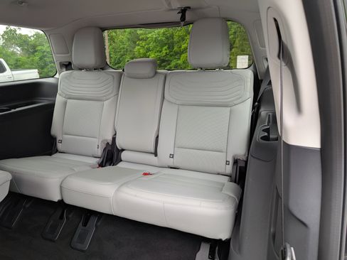 Used 2025 Ford Expedition Platinum w/ Platinum Ultimate Package AWD/4WD image 18