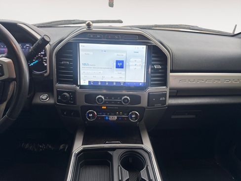 Used 2022 Ford F250 Lariat w/ Black Appearance Package image 14