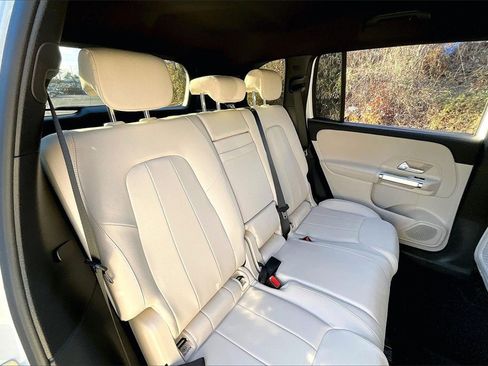 Used 2025 Mercedes-Benz GLB 250 4MATIC image 29