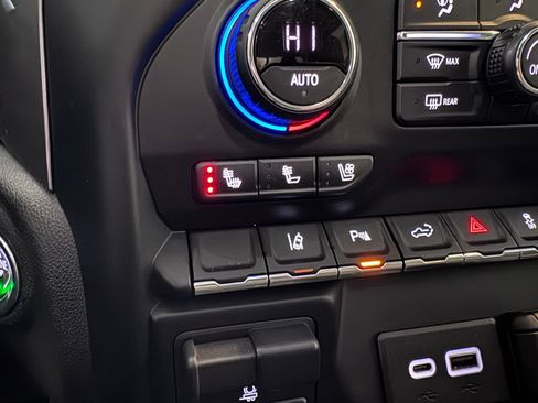 Certified 2020 Chevrolet Silverado 2500 LTZ w/ LTZ Premium Package image 25