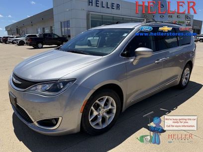 Used 2017 Chrysler Pacifica Touring-L w/ Tire & Wheel Group