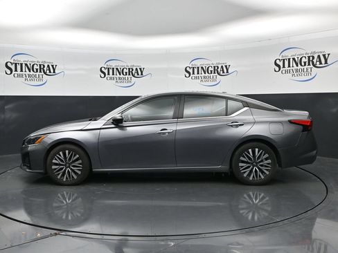 Used 2025 Nissan Altima 2.5 SV FWD image 4