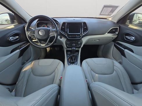 Used 2019 Jeep Cherokee Limited w/ Technology Group AWD/4WD image 17