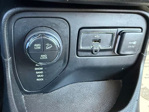 Used 2017 Jeep Renegade Trailhawk image 15