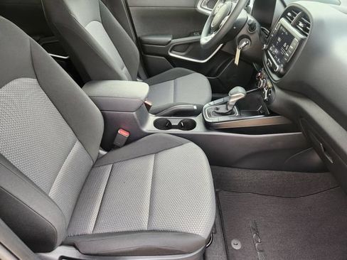Certified 2025 Kia Soul LX w/ LX Technology Package FWD image 14