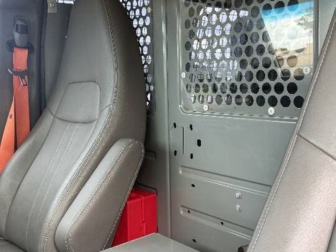 Used 2015 Chevrolet Express 2500 RWD image 24