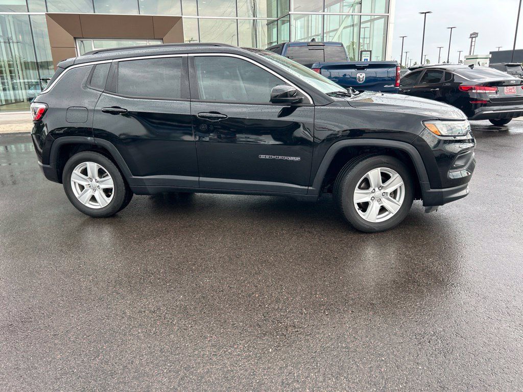 Used 2022 Jeep Compass Latitude w/ Sun and Sound Group FWD image 7