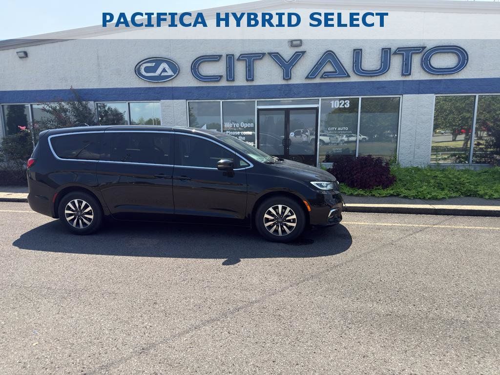 Used 2024 Chrysler Pacifica Limited FWD image 1
