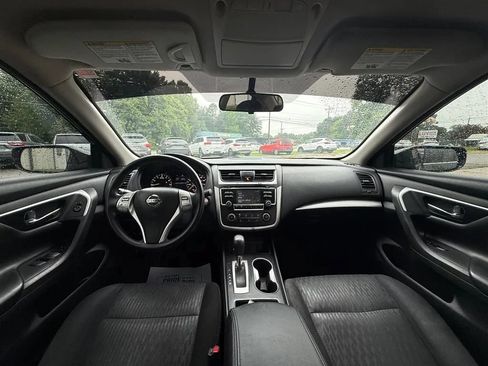 Used 2017 Nissan Altima 2.5 S FWD image 9