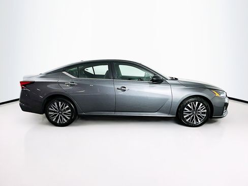 Used 2025 Nissan Altima 2.5 SV image 10