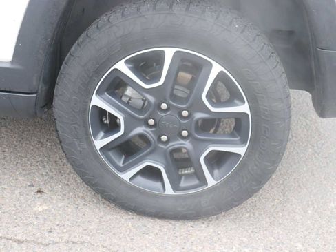 Used 2019 Jeep Compass Trailhawk w/ Cold Weather Group image 9