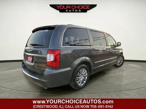 Used 2015 Chrysler Town & Country Touring-L w/ Driver Convenience Group FWD image 5