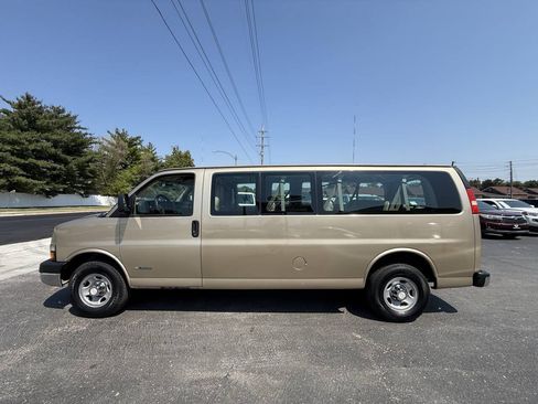 Used 2006 Chevrolet Express 3500 Extended Passenger w/ LT Preferred Equipment Group RWD image 4