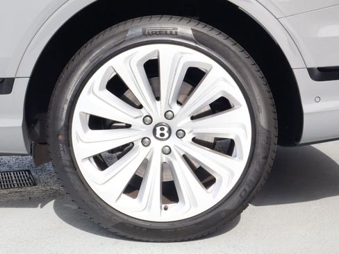 Used 2023 Bentley Bentayga Extended Wheelbase image 14