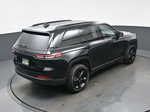 Used 2024 Jeep Grand Cherokee Altitude image 37