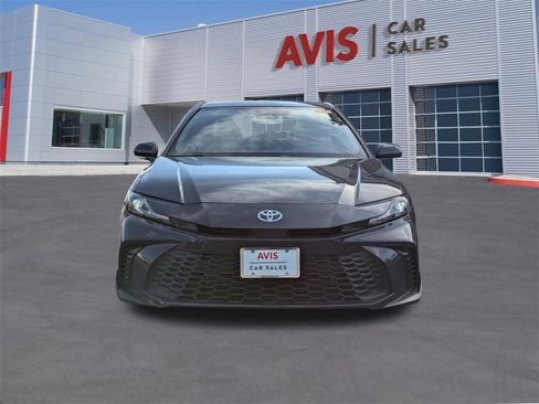 Used 2025 Toyota Camry SE image 2