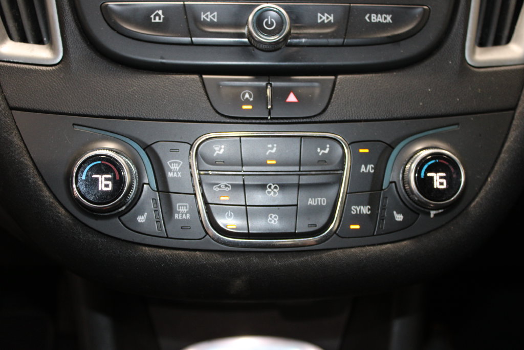 Used 2022 Chevrolet Malibu LT FWD image 31