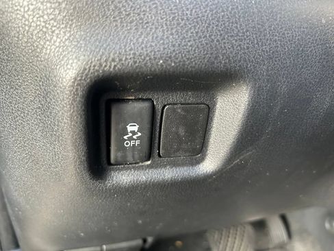 Used 2017 Nissan Versa SV FWD image 17