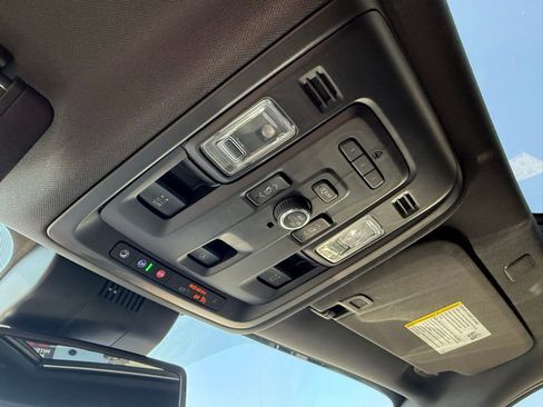 Used 2023 Chevrolet Tahoe Z71 w/ Luxury Package image 44