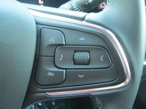 Used 2025 Buick Encore GX Preferred AWD/4WD image 18