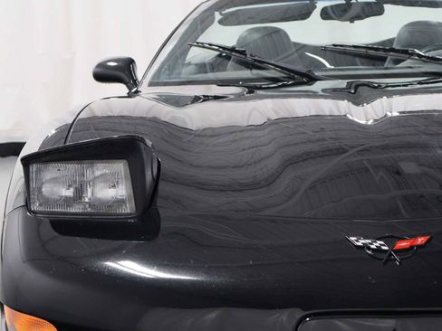 Used 1998 Chevrolet Corvette Convertible w/ Memory Pkg RWD image 14