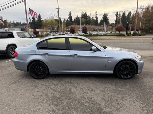 Used 2011 BMW 328i xDrive Sedan AWD/4WD image 9