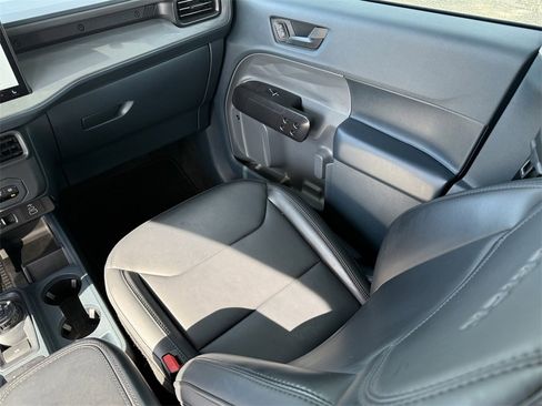 Used 2025 Ford Maverick Lariat w/ Black Appearance Package image 27