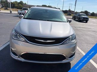 Used 2017 Chrysler Pacifica Touring-L w/ Tire & Wheel Group FWD video 2