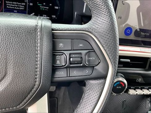Used 2025 Toyota Tacoma TRD Off-Road AWD/4WD image 11