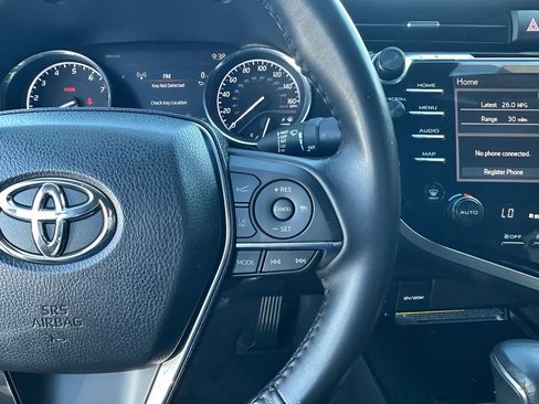 Used 2019 Toyota Camry XLE image 17