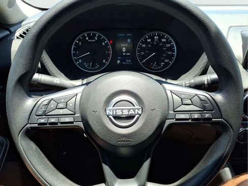 Used 2025 Nissan Sentra S FWD image 13
