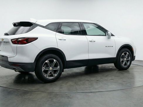 Used 2025 Chevrolet Blazer LT FWD image 9