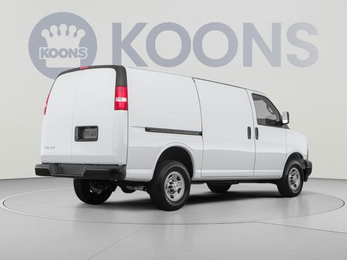 Used 2020 Chevrolet Express 2500 w/ Driver Convenience Package RWD image 4