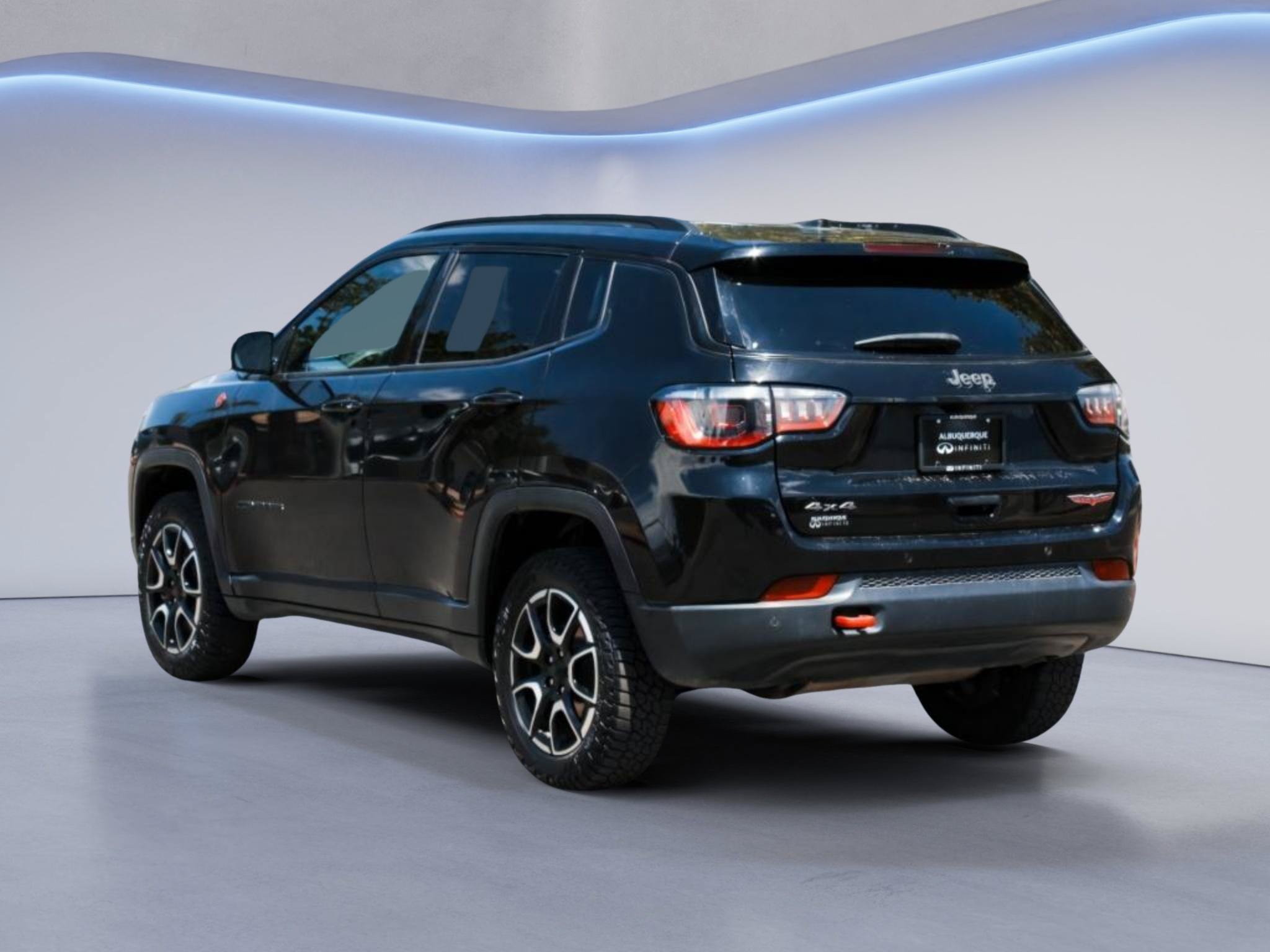 Used 2024 Jeep Compass Trailhawk AWD/4WD image 7