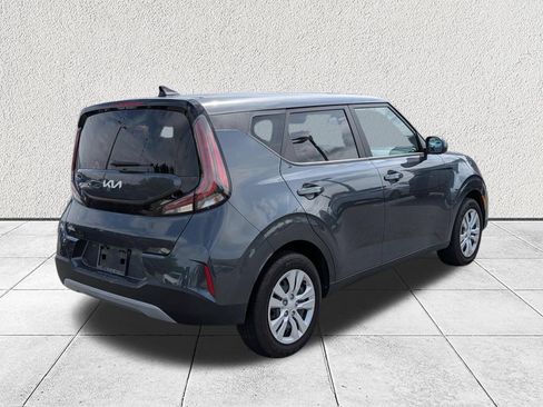 Used 2025 Kia Soul LX FWD image 3