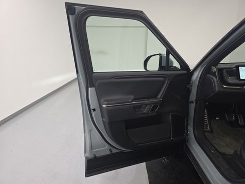 Used 2024 Rivian R1S Adventure AWD/4WD image 16