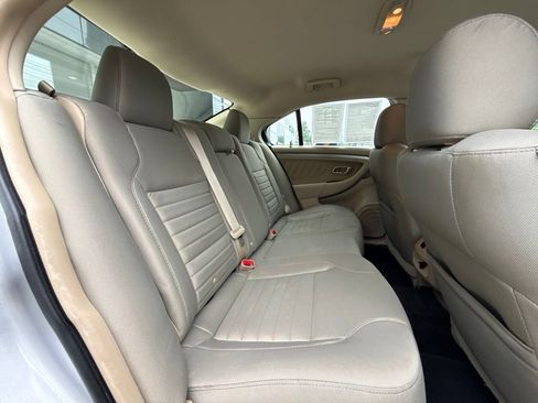 Used 2016 Ford Taurus SE FWD image 28