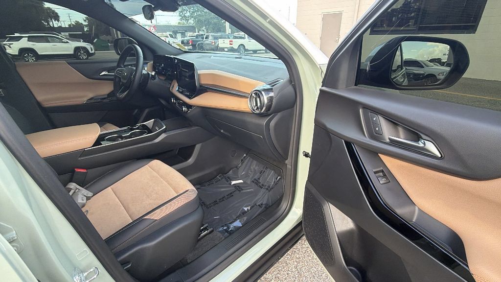 Used 2026 Chevrolet Equinox ACTIV FWD image 26