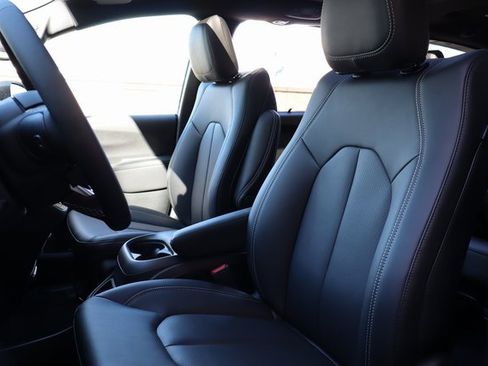 New 2026 Chrysler Pacifica Select image 11